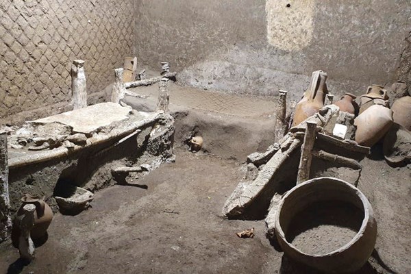 Phát hiện căn phòng của nô lệ ở thành phố cổ Pompeii - Anh 1