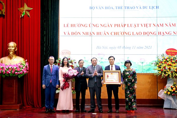 Hưởng ứng Ngày Pháp luật Việt Nam 9.11: Tạo đột phá từ đầu tư cho thể chế - Anh 2