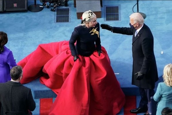 Lady Gaga từng mặc áo chống đạn trong lễ nhậm chức của Tổng thống Joe Biden - Anh 1
