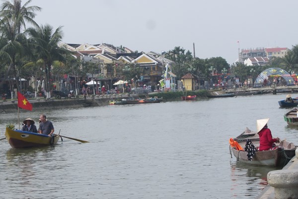 Ghe bơi du lịch trên sông Hoài (Quảng Nam): Thân màu gỗ, không chở quá 5 khách - Anh 2
