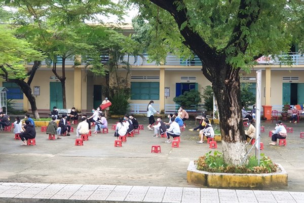 Quảng Nam: 25 học sinh tại một trường THPT dương tính với SARS-CoV-2 - Anh 2