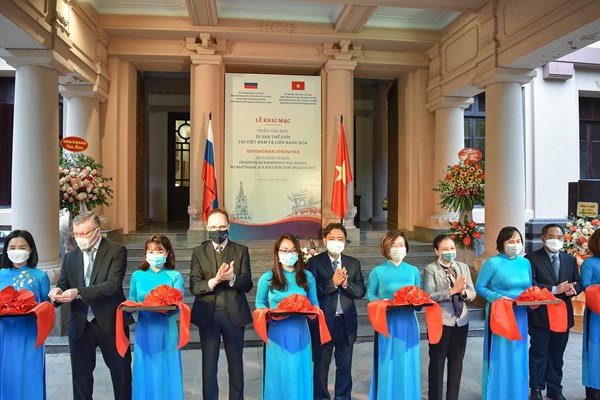 Khai mạc triển lãm Di sản Thế giới tại Việt Nam và Liên bang Nga - Anh 1