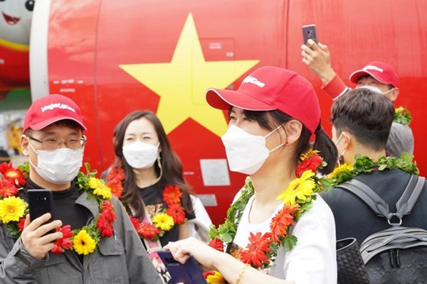 Đoàn du khách quốc tế hộ chiếu vắc xin đầu tiên đến Phú Quốc - Anh 3