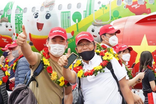 Đoàn du khách quốc tế hộ chiếu vắc xin đầu tiên đến Phú Quốc - Anh 4