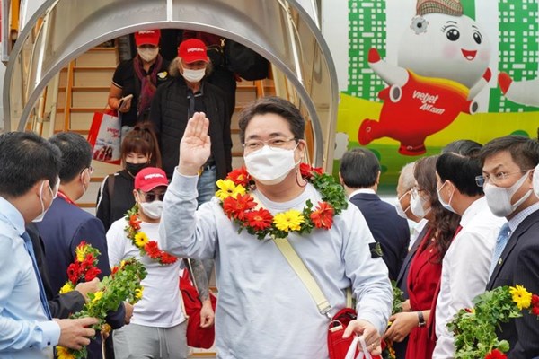 Đoàn du khách quốc tế hộ chiếu vắc xin đầu tiên đến Phú Quốc - Anh 5