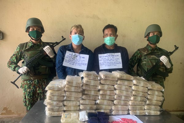 Bắt giữ 2 đối tượng người Lào vận chuyển hơn 30 vạn viên ma túy - Anh 1