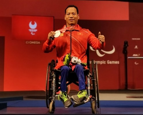 Lực sĩ Lê Văn Công giành HCB thế giới, đạt chuẩn dự Paralympic 2024 - Anh 1