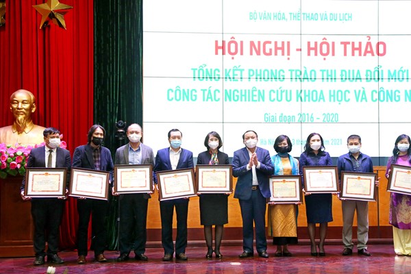 Bộ trưởng Nguyễn Văn Hùng: Công tác nghiên cứu khoa học phải thiết thực và hiệu quả - Anh 10