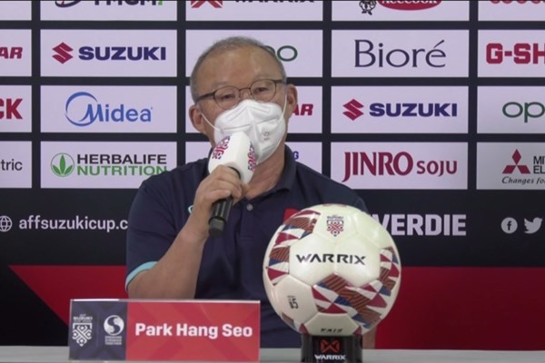 HLV Park Hang-seo: Chúng tôi sẽ cố gắng chơi tốt qua từng trận - Anh 1