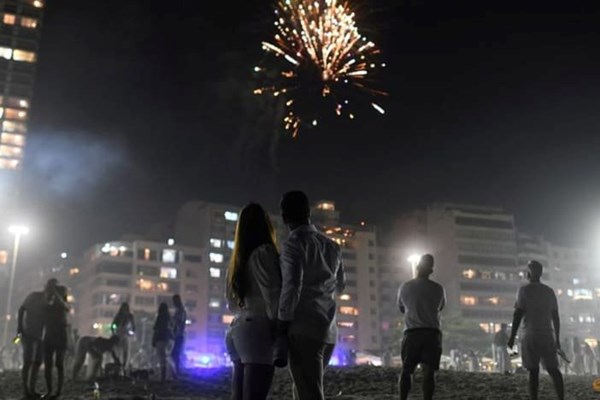 Rio de Janeiro hủy bỏ lễ hội đón năm mới do lo ngại dịch Covid-19 - Anh 1
