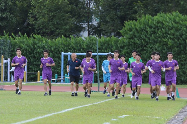 Tuyển Việt Nam trở lại tập luyện sau trận đấu với tuyển Lào - Anh 1