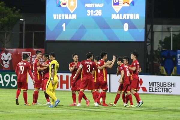 Tuyển Việt Nam thắng đậm Malaysia - Anh 3