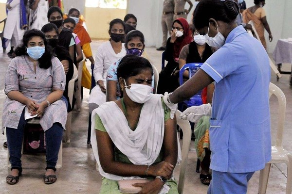 WHO cấp phép sử dụng khẩn cấp vắc xin Covovax do Ấn Độ sản xuất - Anh 1