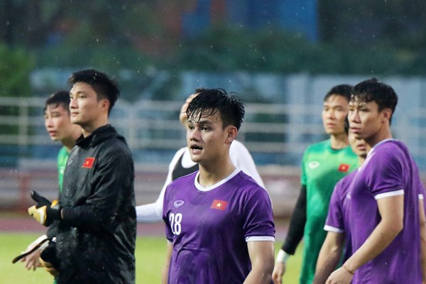 Hậu vệ Hồ Tấn Tài: Trận nào Campuchia cũng ghi bàn, Việt Nam phải thận trọng - Anh 1