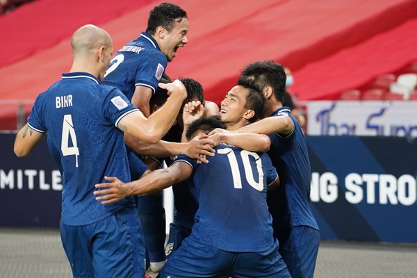 Tuyển Thái Lan chạm một tay vào chức vô địch AFF Cup 2020 - Anh 1