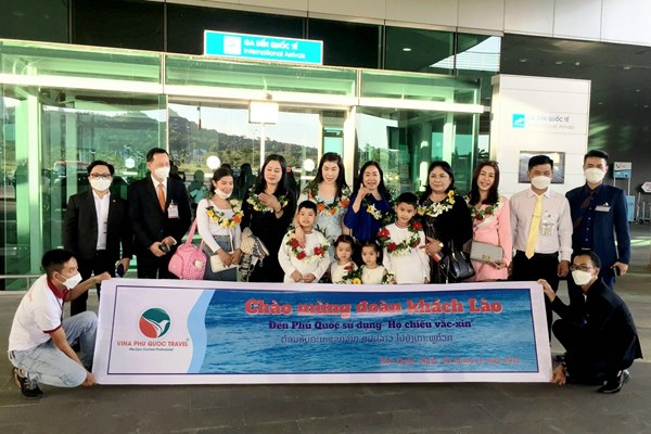 Phú Quốc đón gần 300 khách quốc tế từ Lào và Kazakhstan - Anh 1