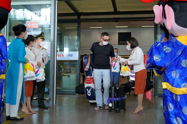 Đà Nẵng đón 184 du khách trong ngày đầu năm 2022 - Anh 1