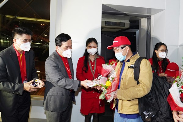 Vietjet đón chuyến bay quốc tế đầu tiên từ Tokyo, Nhật Bản đến Việt Nam trong ngày đầu năm 2022 - Anh 3