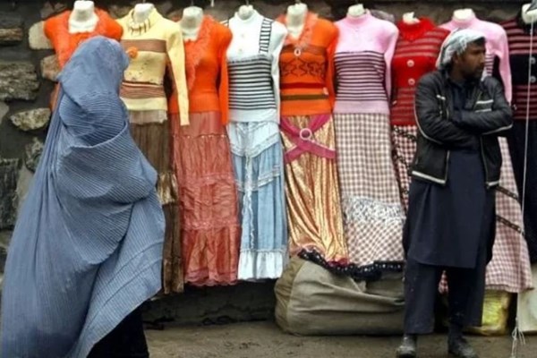 Taliban lệnh chủ cửa hàng quần áo cắt bỏ đầu mannequin - Anh 1