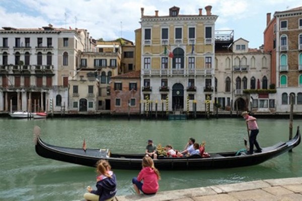 Venice hướng tới phát triển bền vững - Anh 1