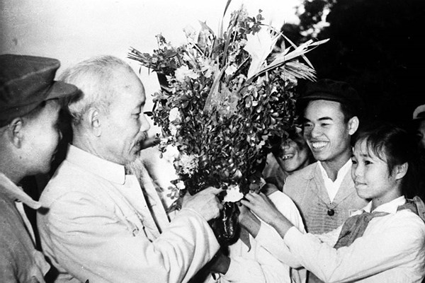 Năm 1961, Bác Hồ về thăm Nghệ An trong ký ức của hai nữ học sinh giỏi trên quê hương của Người - Anh 1