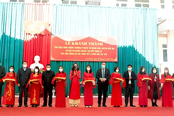 Đại sứ quán Israel và hoa hậu H'Hen Niê Israel trao tặng Thư viện thân thiện tại Hà Giang - Anh 1