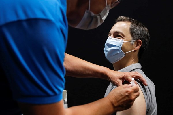 Bỉ ưu tiên dùng vắc xin Novavax cho người bị dị ứng - Anh 1