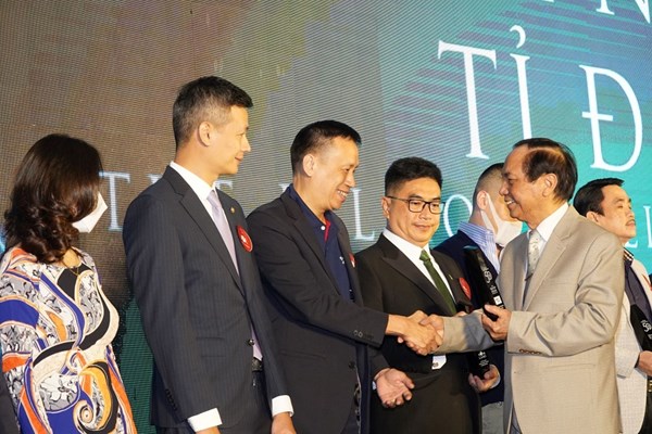 Top 50 Công ty kinh doanh hiệu quả nhất Việt Nam gọi tên Vingroup, FPT, Vietjet - Anh 1