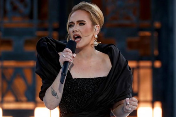 Một nửa ê kíp bị Covid-19, “họa mi nước Anh” Adele hoãn buổi biểu diễn ở Las Vegas - Anh 2