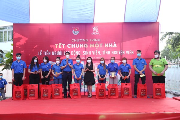 Chương trình “Tết Chung Một Nhà” do Trung ương Đoàn TNCS Hồ Chí Minh và Bia Saigon đã chính thức bắt đầu - Anh 7