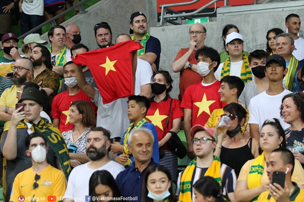 Tuyển Việt Nam thua đậm trước Australia - Anh 1