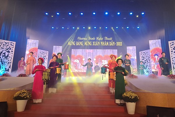 Thừa Thiên Huế:  Nhiều hoạt động văn hóa nghệ thuật mừng Đảng mừng Xuân - Anh 1