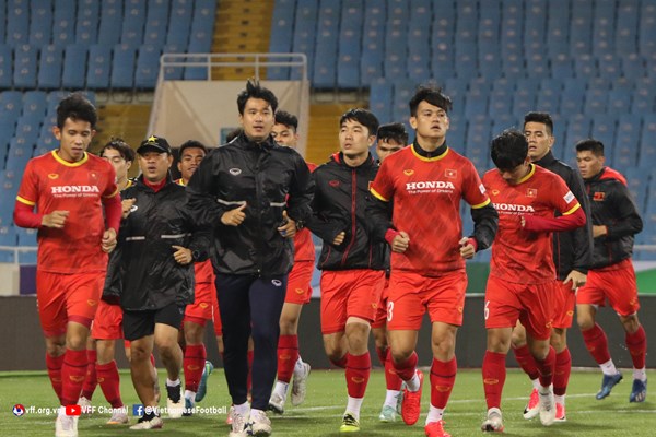 Tuyển Việt Nam trở lại tập luyện, chuẩn bị cho trận đấu với Trung Quốc - Anh 2