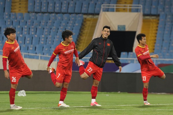 Tuyển Việt Nam trở lại tập luyện, chuẩn bị cho trận đấu với Trung Quốc - Anh 1