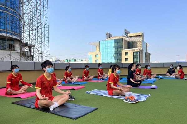 Tuyển nữ Việt Nam ngồi thiền, tập yoga trước trận đấu với Đài Bắc Trung Hoa - Anh 1