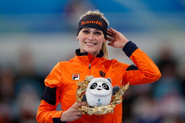 Nữ VĐV Hà Lan phá kỷ lục Olympic trượt băng tốc độ cự ly 3.000m - Anh 1