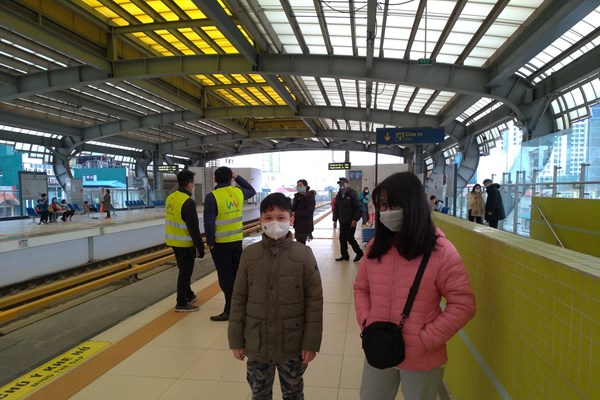 Đường sắt trên cao Cát Linh- Hà Đông thu hút hành khách dịp Tết - Anh 6