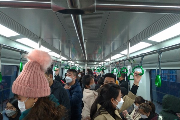 Đường sắt trên cao Cát Linh- Hà Đông thu hút hành khách dịp Tết - Anh 3