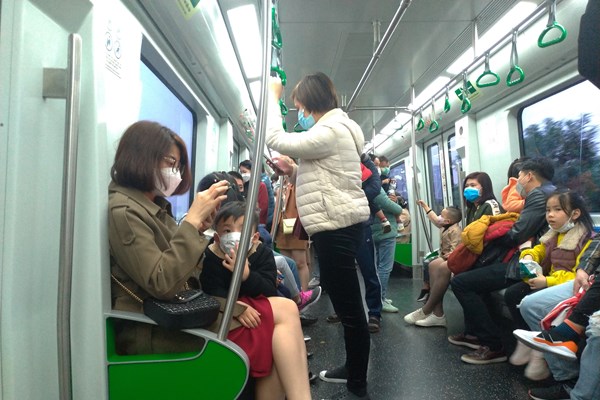 Đường sắt trên cao Cát Linh- Hà Đông thu hút hành khách dịp Tết - Anh 5