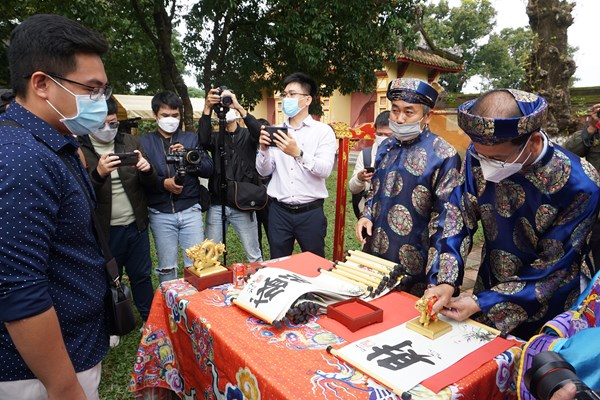 Lễ hạ nêu và khai ấn tại khu di sản Hoàng Cung Huế - Anh 9