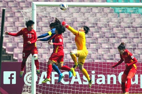 AFC dành lời khen cho thủ môn của tuyển nữ Việt Nam - Anh 1