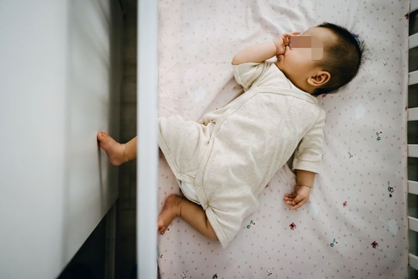 Phòng tránh hội chứng tử vong đột ngột khi trẻ ngủ - Anh 2
