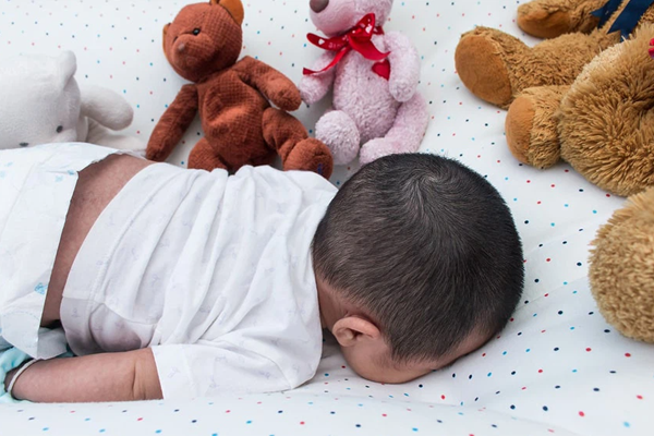 Phòng tránh hội chứng tử vong đột ngột khi trẻ ngủ - Anh 1