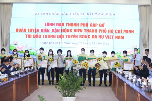 Ngày về Thành phố mang tên Bác đầy ấm áp của các nữ tuyển thủ Việt Nam - Anh 5