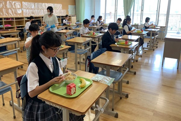 Nhật Bản duy trì mở cửa trường học an toàn - Anh 1