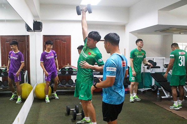 Tuyển U23 Việt Nam rèn thể lực trước trận đấu với U23 Singapore - Anh 1