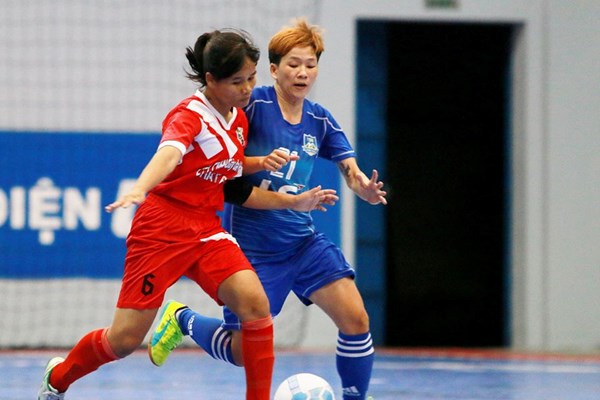 Futsal nữ “chạy đà” - Anh 1