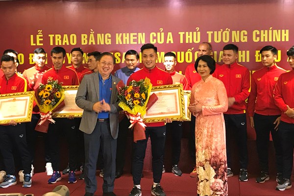 Tuyển Futsal Việt Nam nhận Bằng khen của Thủ tướng Chính phủ - Anh 2