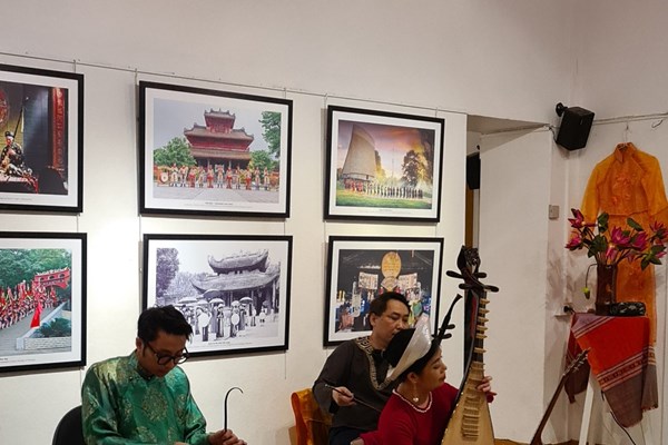 Nhạc cụ dân tộc Việt trưng bày ở Pháp - Anh 4