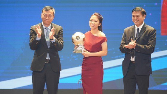 Quả bóng vàng Việt Nam 2021: Vinh danh Hoàng Đức, Văn Ý và Huỳnh Như - Anh 2